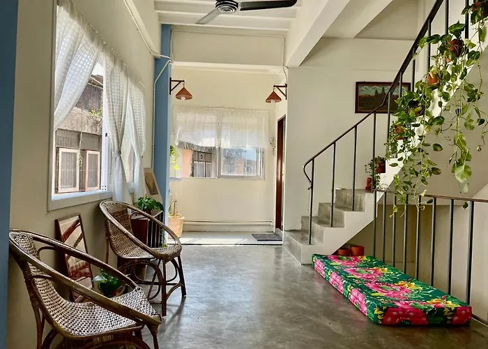 Baan Khaosoi - Rooftop House In Talad Noi Bangkok