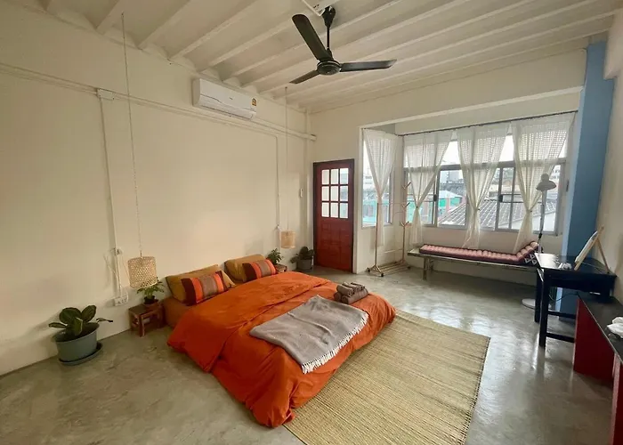 Baan Khaosoi - Rooftop House In Talad Noi